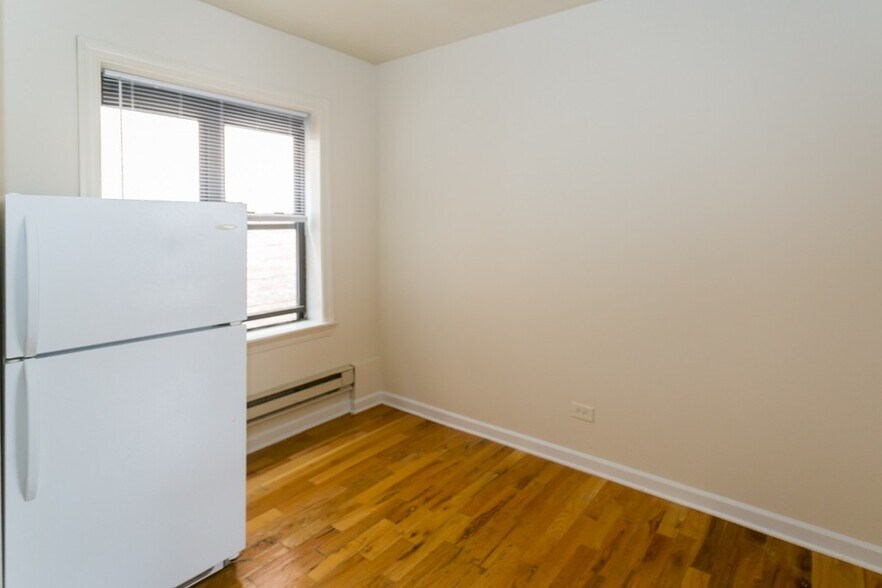 Building Photo - 3727 N Pine Grove Ave