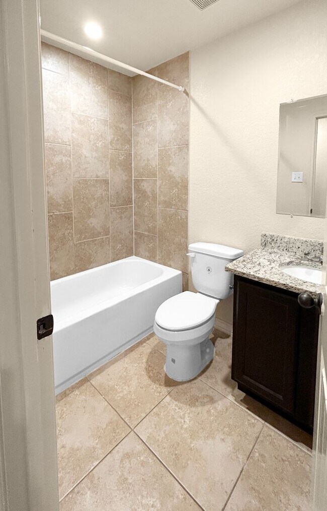 Building Photo - Low-Maintenance 3-Bedroom Townhome with Modern Layout + Easy Commute Access