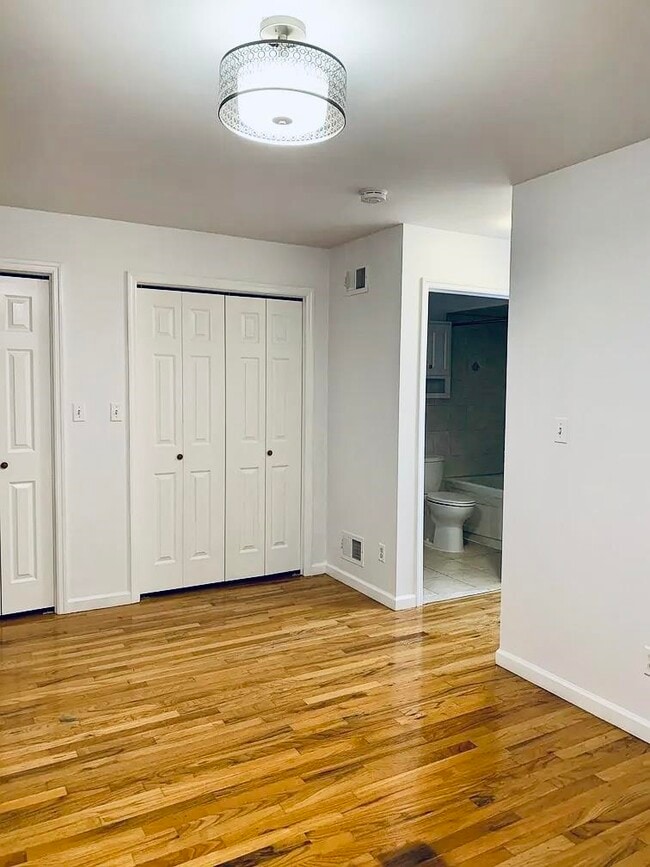 Building Photo - 19 Cliff St