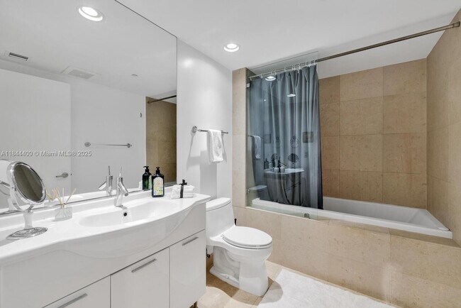 Building Photo - 475 Brickell Ave