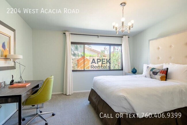 Building Photo - 2204 W Acacia Rd
