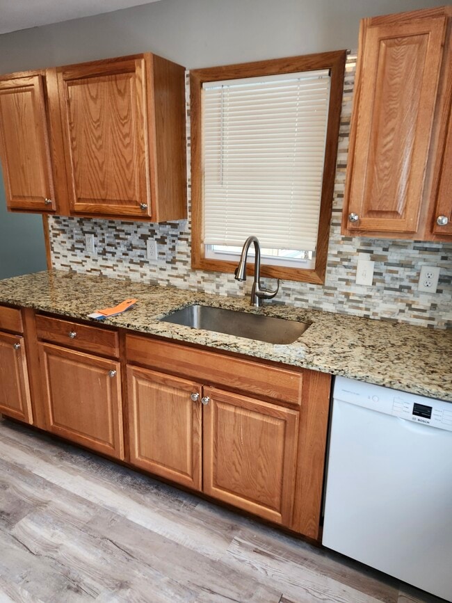 Building Photo - 8983 Van Buren St NE