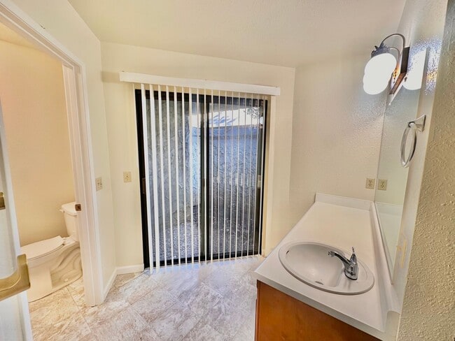 Building Photo - MOVE IN SPECIAL $500 off of first months rent!!