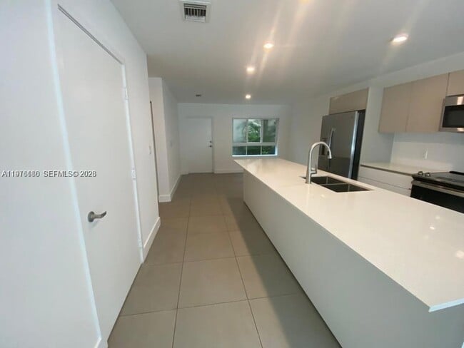 Building Photo - 2561 NE 193rd St