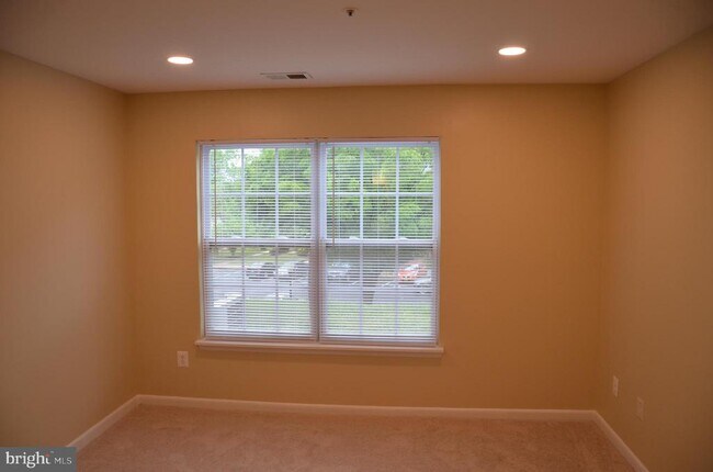 Building Photo - 1046 Spring Valley Ct