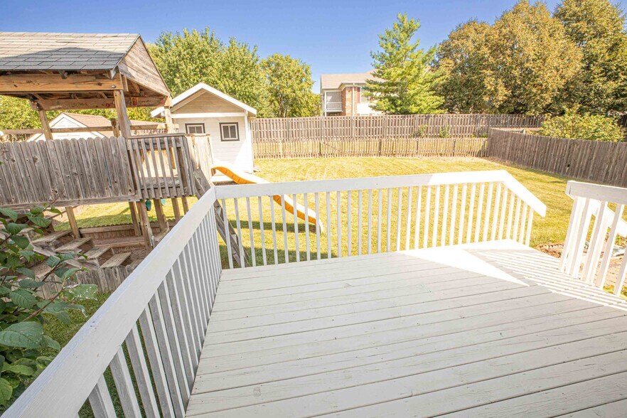 Building Photo - 15835 Hawthorn Dr
