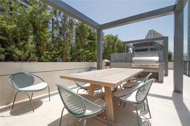 Building Photo - 801 S Miami Ave