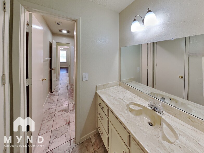 Building Photo - 1809 McQueary St