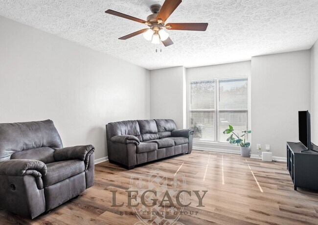 Building Photo - 748 Lake Terrace Dr