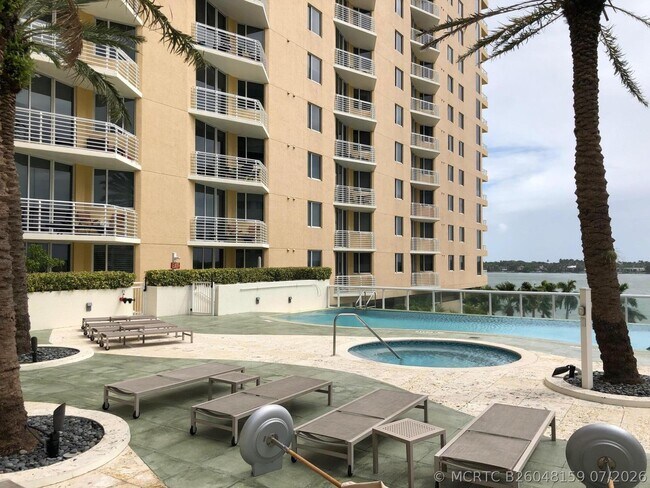 Building Photo - 1551 N Flagler Dr