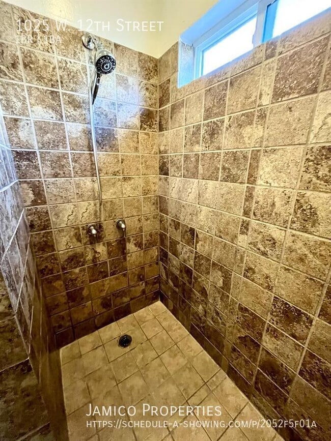 Building Photo - 1025 W 12th St