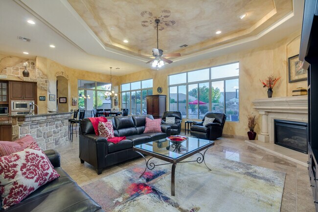Building Photo - 2143 E Tonto Pl
