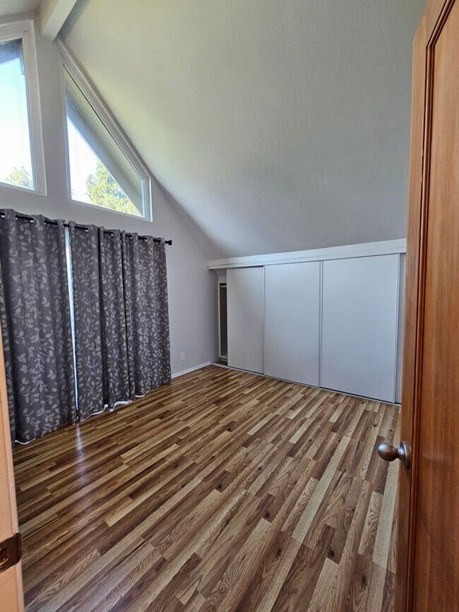 Building Photo - Unique FREESTANDING 2 Bed/ 1.5 Bath Townhome in Mountain View