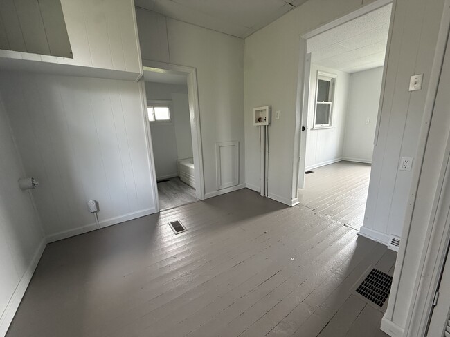 Building Photo - 2487 Walnut St