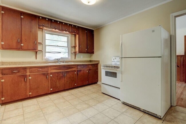 Building Photo - 219 Spruce Cir