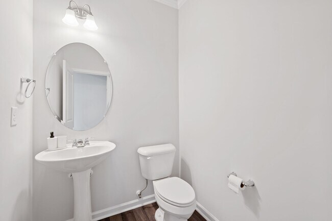 Building Photo - Charming 3-bedroom, 3.5-bathroom townhouse...