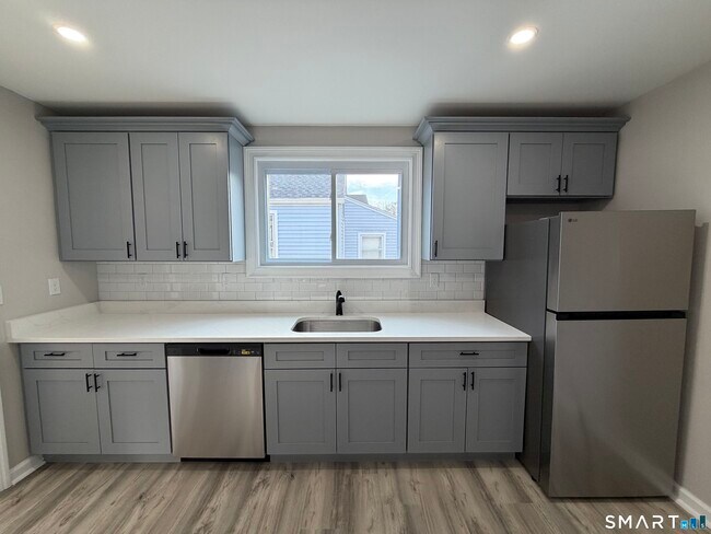 Building Photo - 62 Lincoln Ave