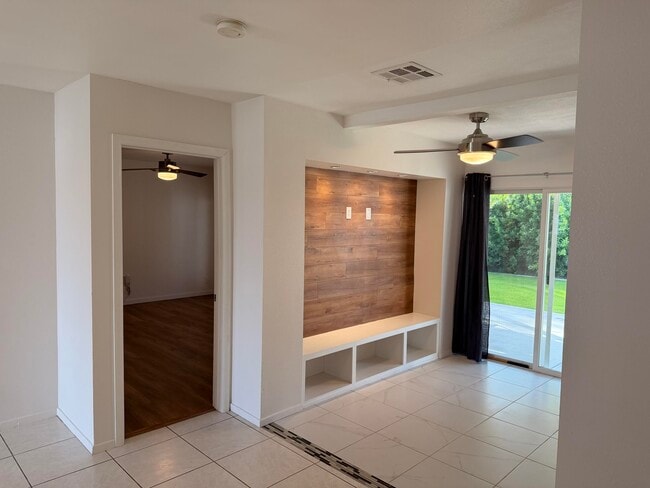 Building Photo - 51905 Avenida Velasco