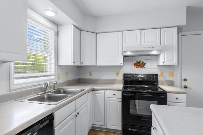 Building Photo - 736 Comet Dr