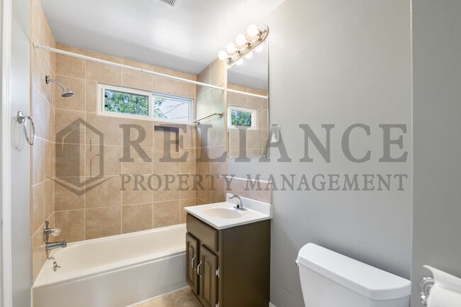 Building Photo - 749 N Westridge Dr