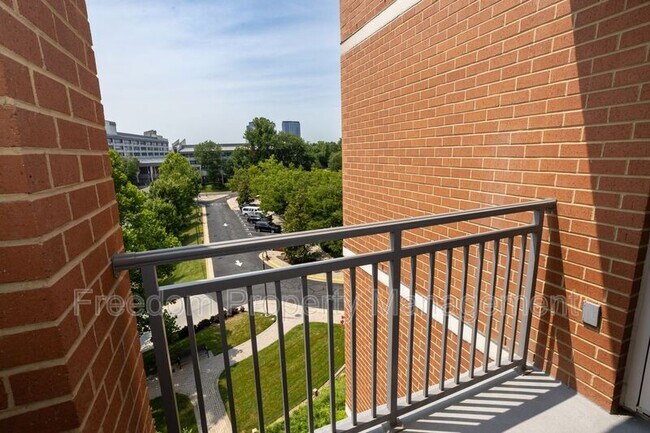 Building Photo - 11760 Sunrise Valley Dr