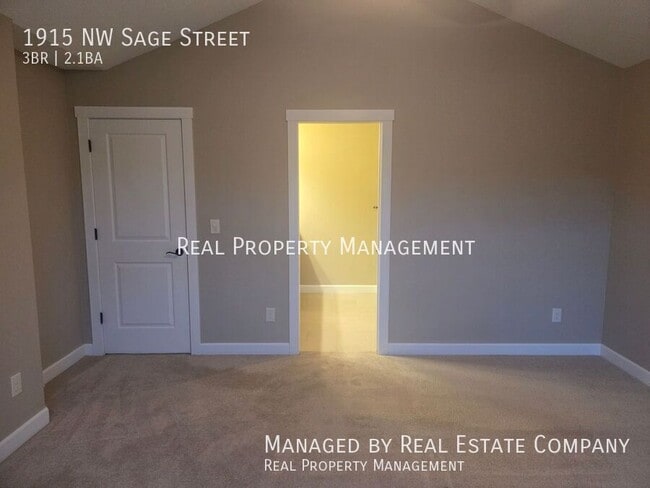 Building Photo - 1915 NW Sage St