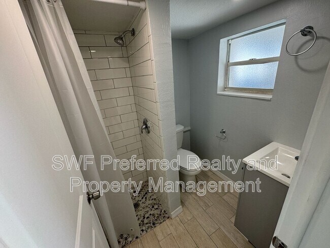 Building Photo - 911 NW 62 Ave