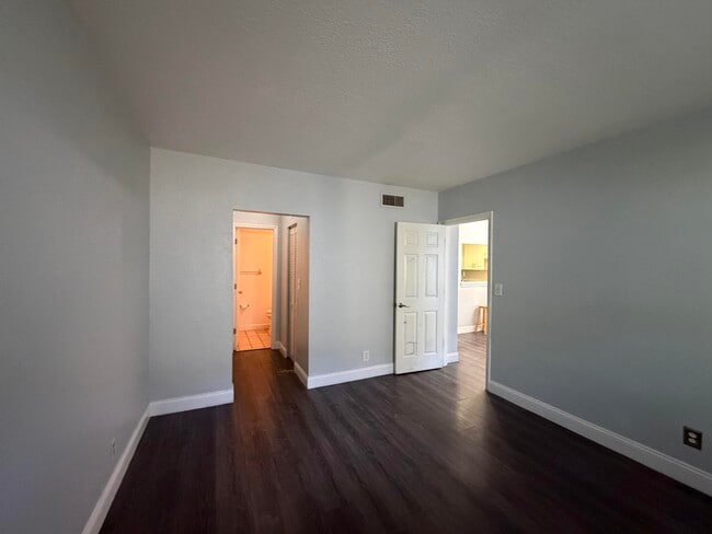 Building Photo - 270 S Cypress Rd
