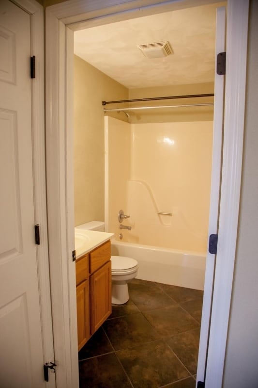 Building Photo - 33 Old Orchard Ln