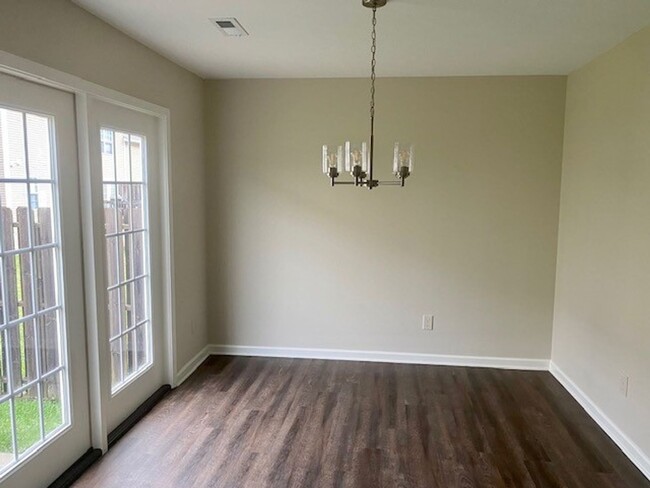 Building Photo - Charming 3 Bedroom 2.5 Bath townhome in Po...