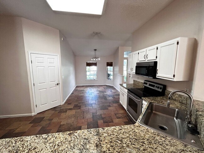 Building Photo - 4 Bed 3 Bath Home. Over 2,400 sqft Near Jacksonville Beach. Amenities, Bonus Room, Guarded Gate. ...