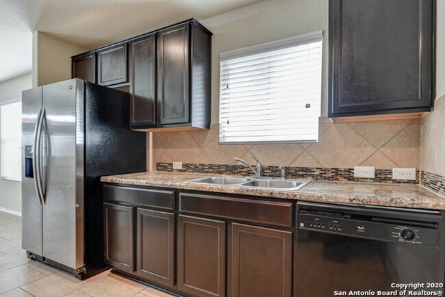 Building Photo - BEAUTIFUL 3-BEDROOM HOME IN MOUNTAIN LAUREL RANCH