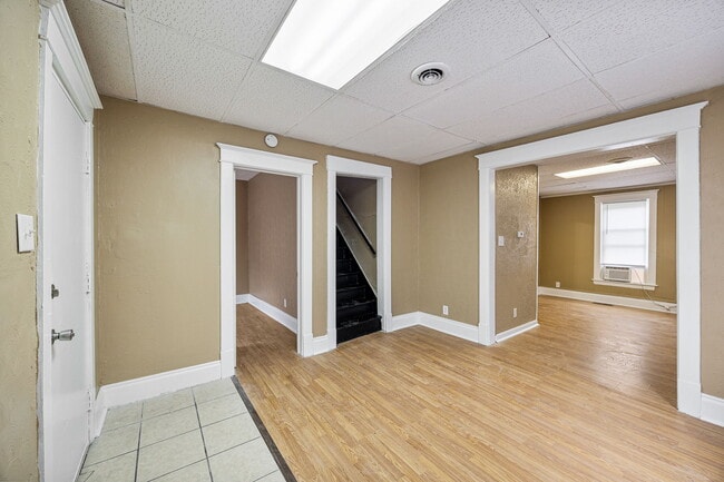 Building Photo - 744 Diamond Ave