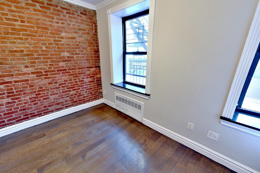 Building Photo - 939 2nd Ave