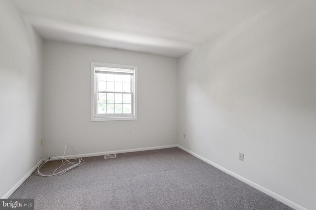 Building Photo - 8032 Lakecrest Dr