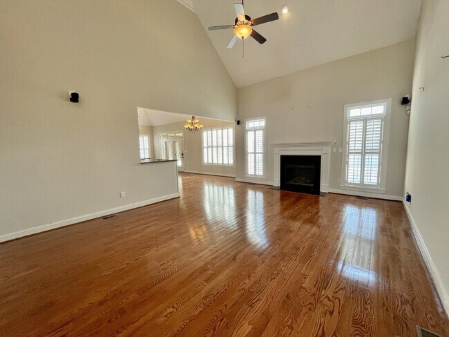 Building Photo - 4 Bed, 2 Bath Nest With Pool In Mariner's Pointe