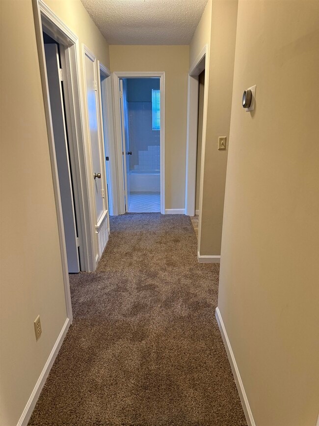 Building Photo - 7200 Devine St