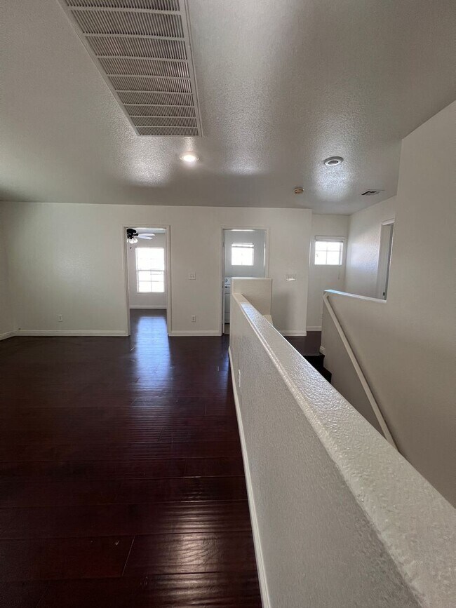 Building Photo - MOVE IN TODAY! 3 bed 2.5 bath home in the ...