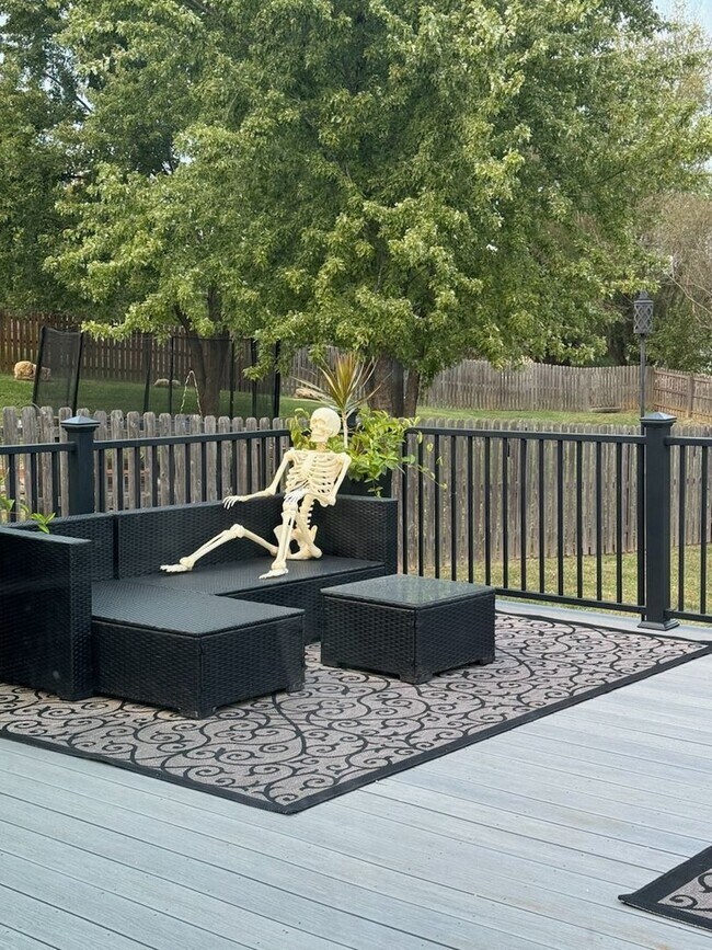 Building Photo - Stunning 4BR 5BA Home w/ Garage & Deck • Full Kitchen Suite • Deck in Platte City