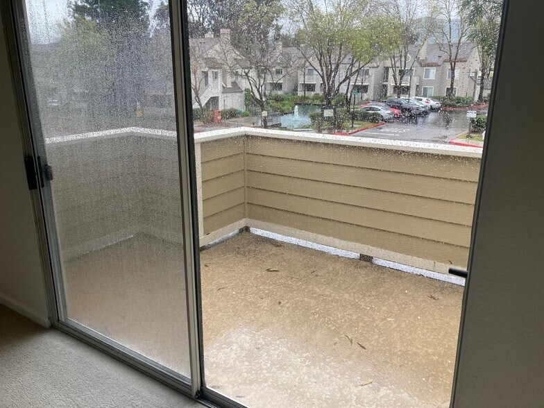 Building Photo - 100 Reflections Dr