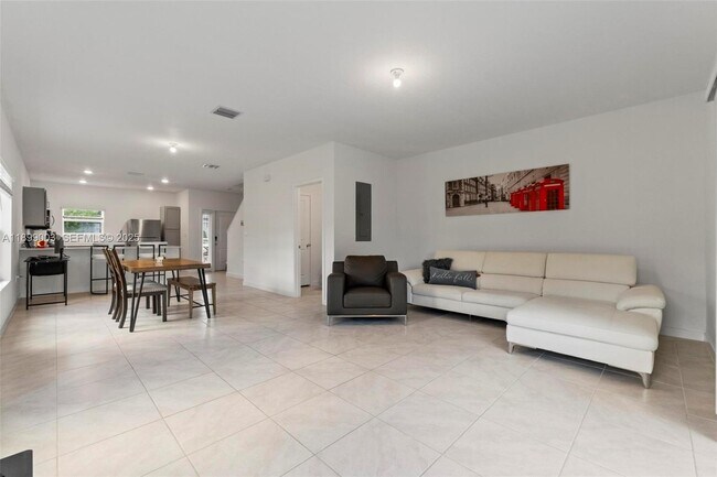 Building Photo - 377 NE 1st Ave