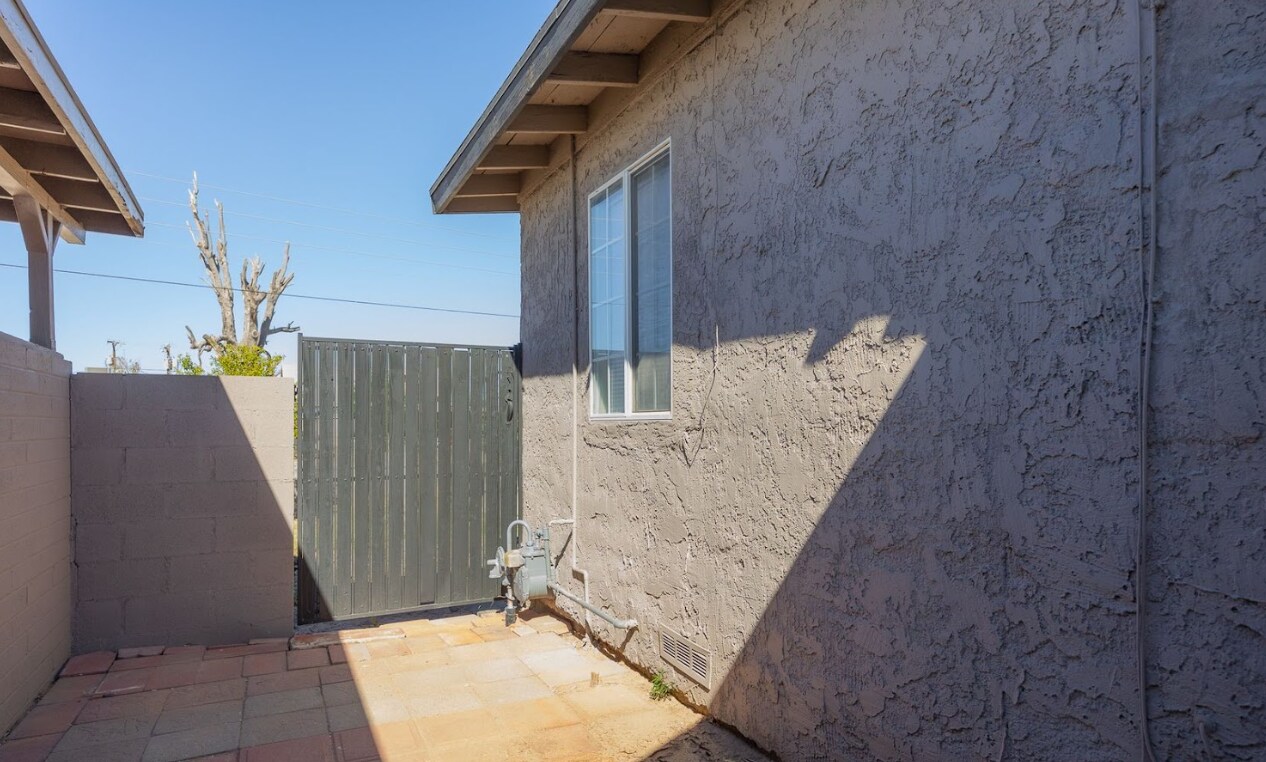 Building Photo - 819 N Arbor Ave