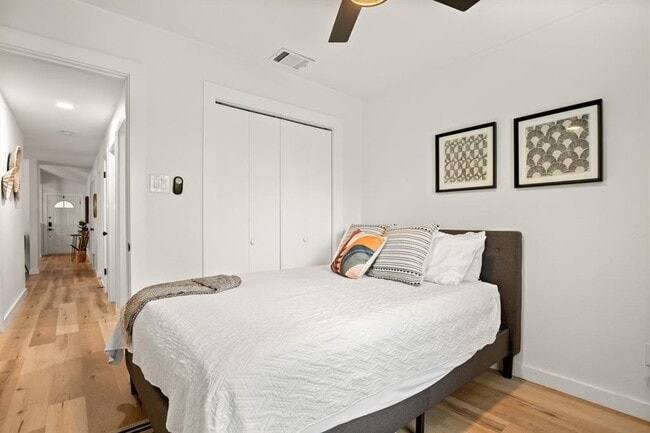 Building Photo - 11011 Jordan Ln