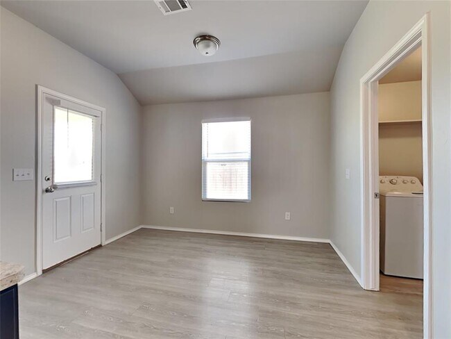 Building Photo - 333 Foxtrot Ter