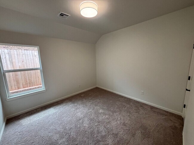 Building Photo - Wonderful 4 Bed 2.5 Bath Home in Norman