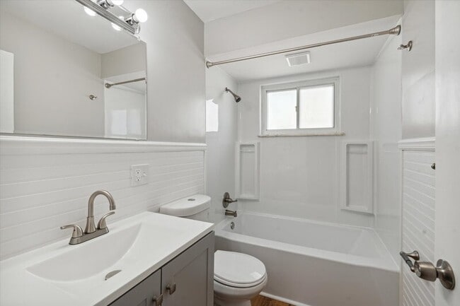 Building Photo - 4431 Caroline Ave