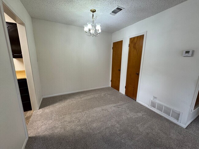 Building Photo - 2-Bedroom Duplex for Rent in Killeen