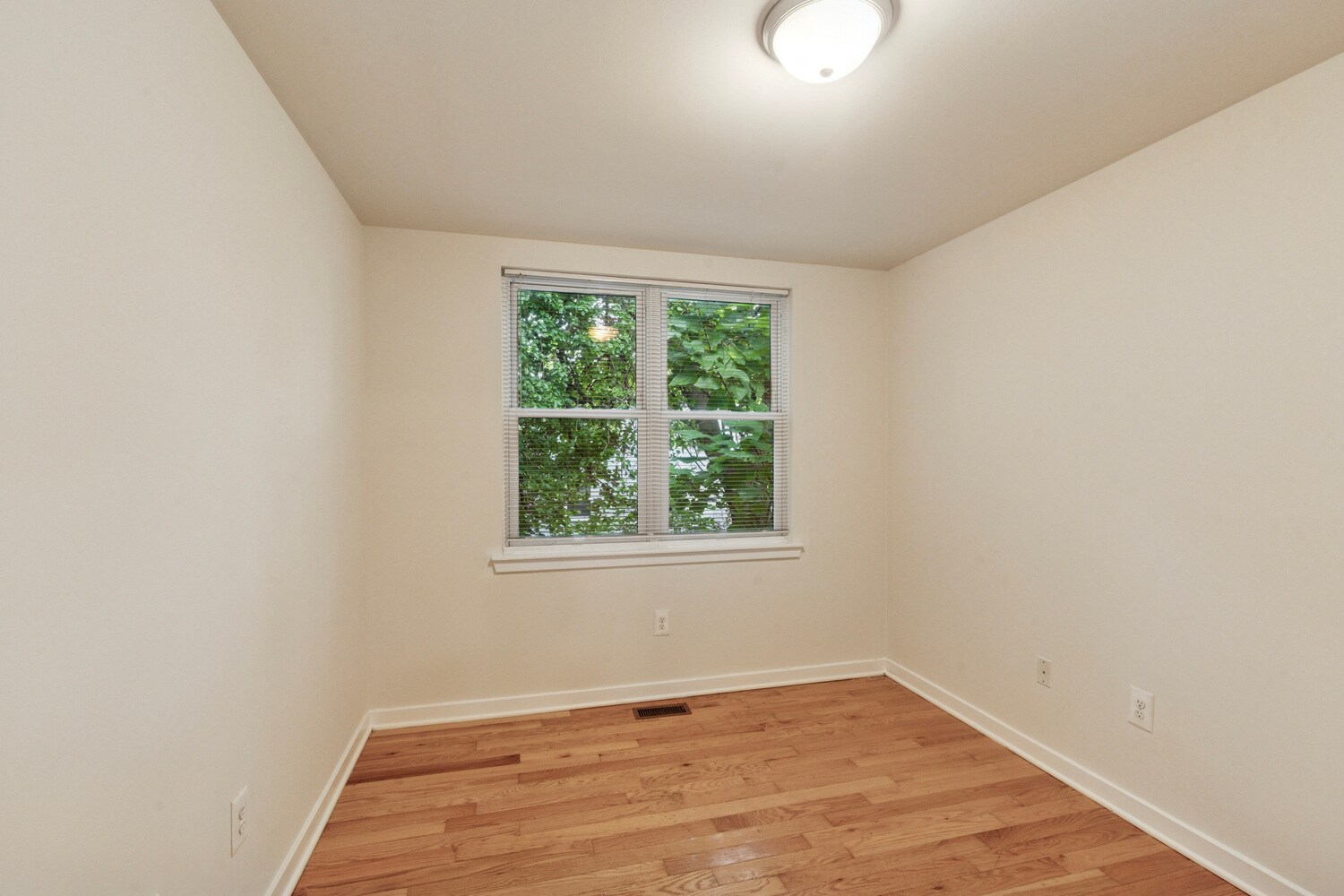 Building Photo - 1740 N Sydenham St