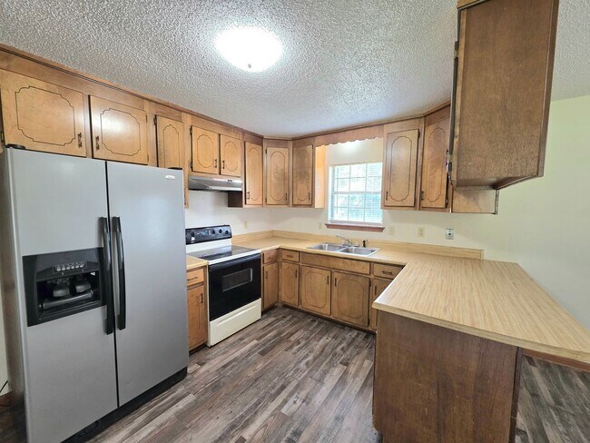 Building Photo - Open-Concept Brick Home - Cantonment
