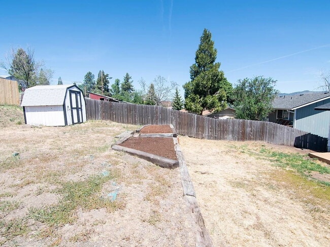 Building Photo - "Charming 5-Bed Sanctuary with Cozy Fireplace on South Rogers Street!"